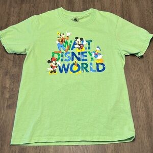 Walt Disney World T-shirt EUC